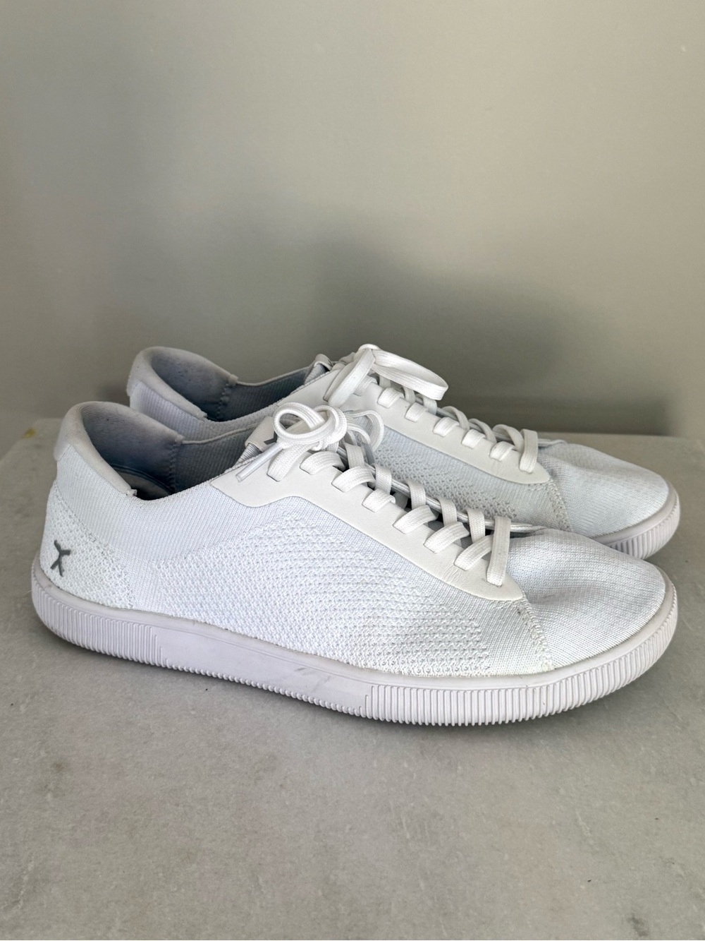 Flux Original Adapt Trainer White Athletic Knit Barefoot Sneaker 9 Women / 8 Men